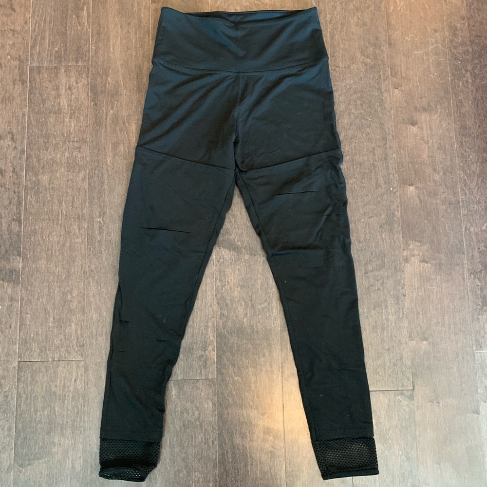 Back ripped mesh leggings